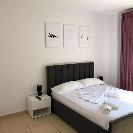 Avieri Apartment *